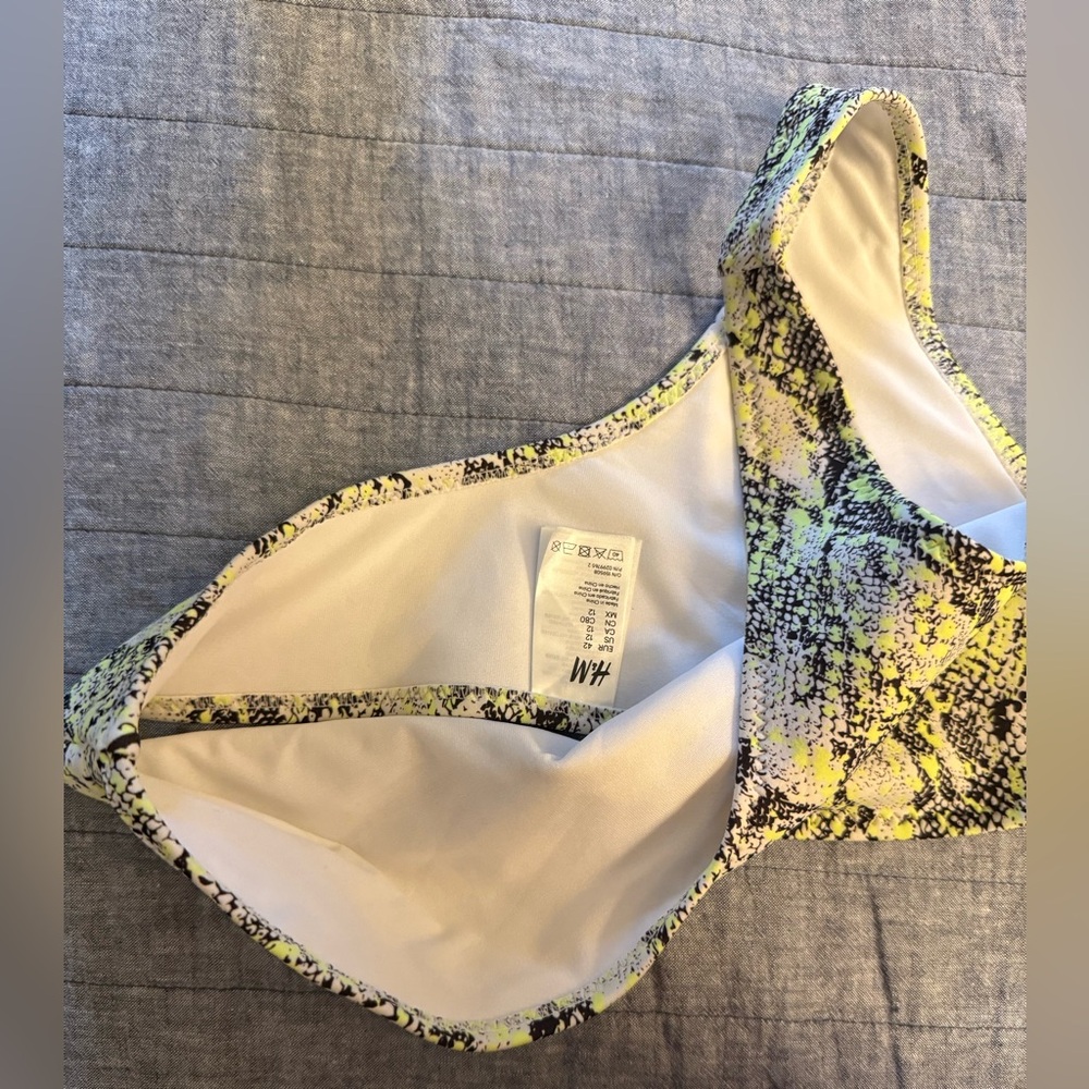 H&M Snakeskin One-Shoulder Bikini Set - Picture 3 of 13